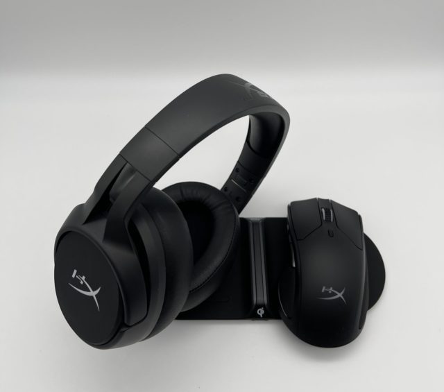 HyperX Pulsefire Dart - Kabellose Gaming Maus im Test 2 HyperX Chargeplay Base